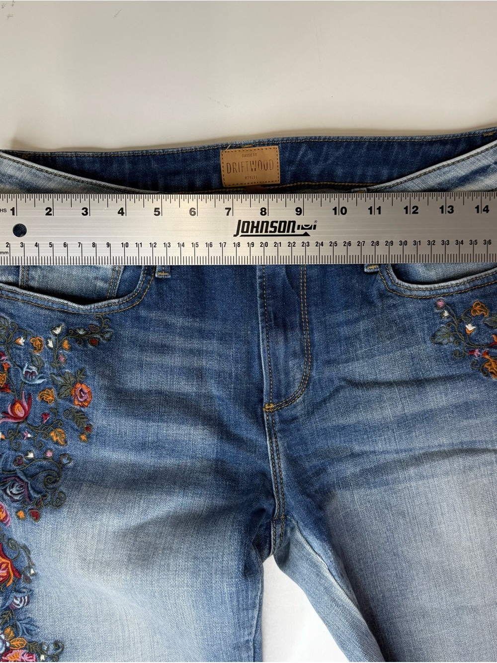 Driftwood Kelly Floral Embroidered Light Blue Women's Jeans, size 29. Like new! - Picture 6 of 8